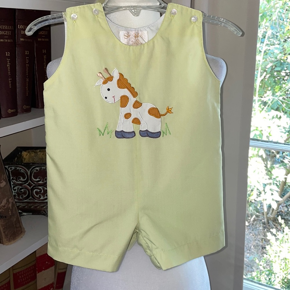 Boy’s Boutique Vintage Style Giraffe Appliqué Green Shortall Size 3 Months Zoo